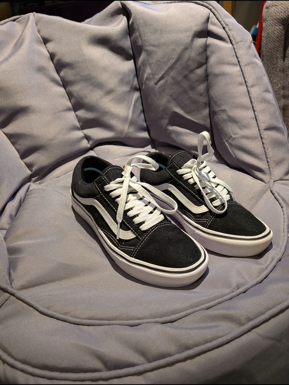 Vans Classic Old Skool Black Low-Top Skate Sneakers with White Side Stripe